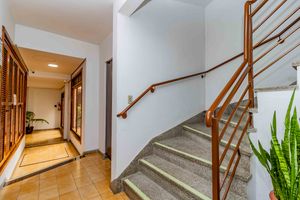 Image 35 - 891860