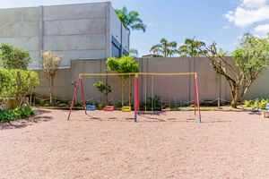 Image 34 - 915598
