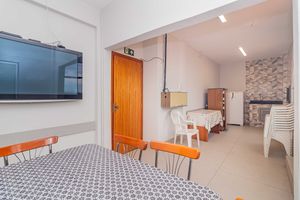 Image 32 - 900628