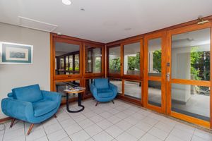 Image 31 - 869569