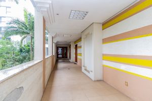 Image 18 - 286645