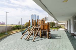 Image 33 - 881458