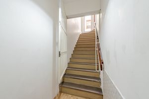 Image 26 - 891838