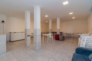 Image 44 - 287000