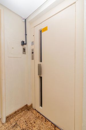 Image 29 - 885468