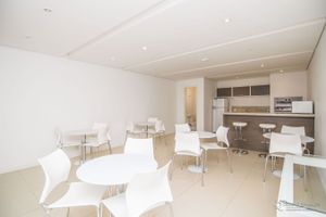 Image 33 - 735678