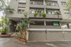 Image 17 - 885603