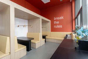 Image 19 - 899037