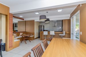 Image 38 - 305810
