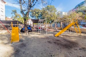 Image 4 - 884362