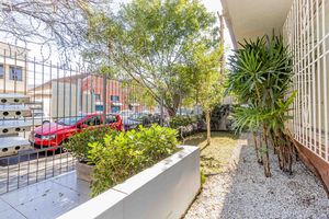Image 38 - 883162