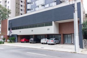 Image 15 - 900517