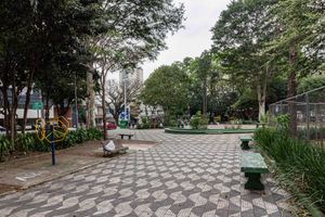 Image 18 - 900517