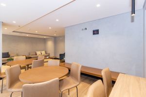 Image 25 - 900517