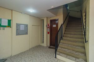Image 18 - 882410