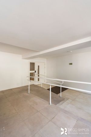 Image 32 - 833240