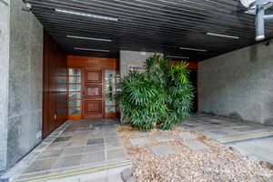Image 20 - 185305