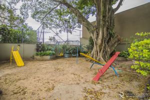 Image 20 - 896136