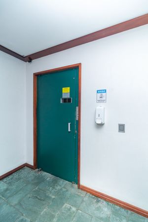 Image 31 - 204100