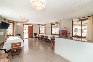 Image 32 - 204100