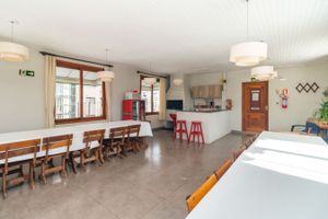 Image 33 - 204100