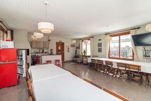 Image 34 - 204100