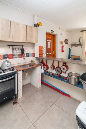 Image 37 - 204100