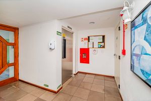 Image 35 - 935221