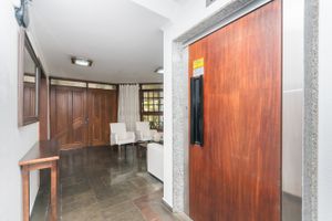 Image 3 - 8104