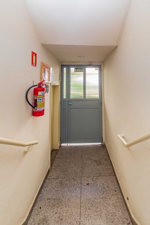 Image 31 - 932281