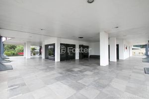 Image 5 - 822