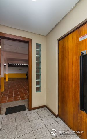 Image 3 - 8579