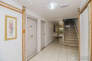 Image 21 - 869101