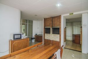 Image 10 - 8760
