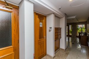 Image 9 - 879
