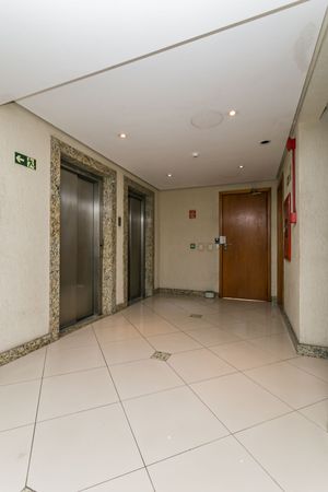 Image 7 - 880