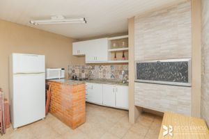 Image 33 - 890827