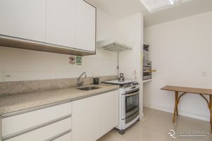 Image 10 - 886