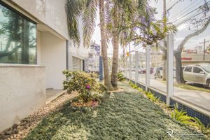 Image 1 - 886