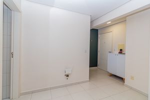 Image 13 - 8978