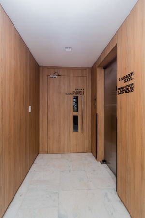 Image 7 - 932