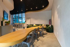 Image 28 - 932392