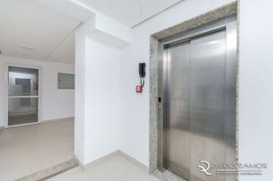 Image 27 - 304103