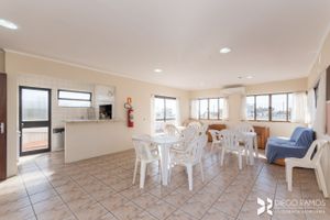 Image 35 - 209737