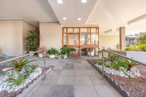 Image 30 - 888651