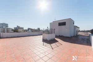 Image 44 - 209737