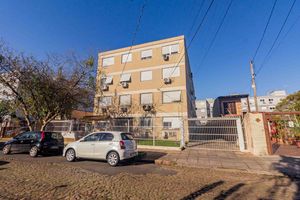 Image 37 - 898001
