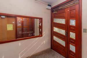 Image 32 - 898001