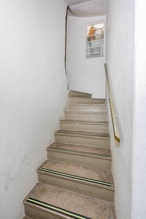 Image 6 - 9931