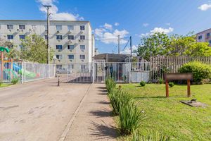 Image 17 - 932939